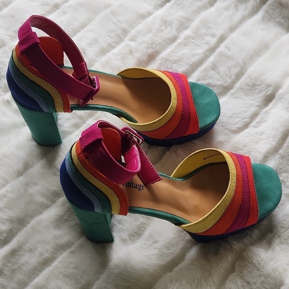 🌈 Rainbow Platform Heels - Picture 4 of 10